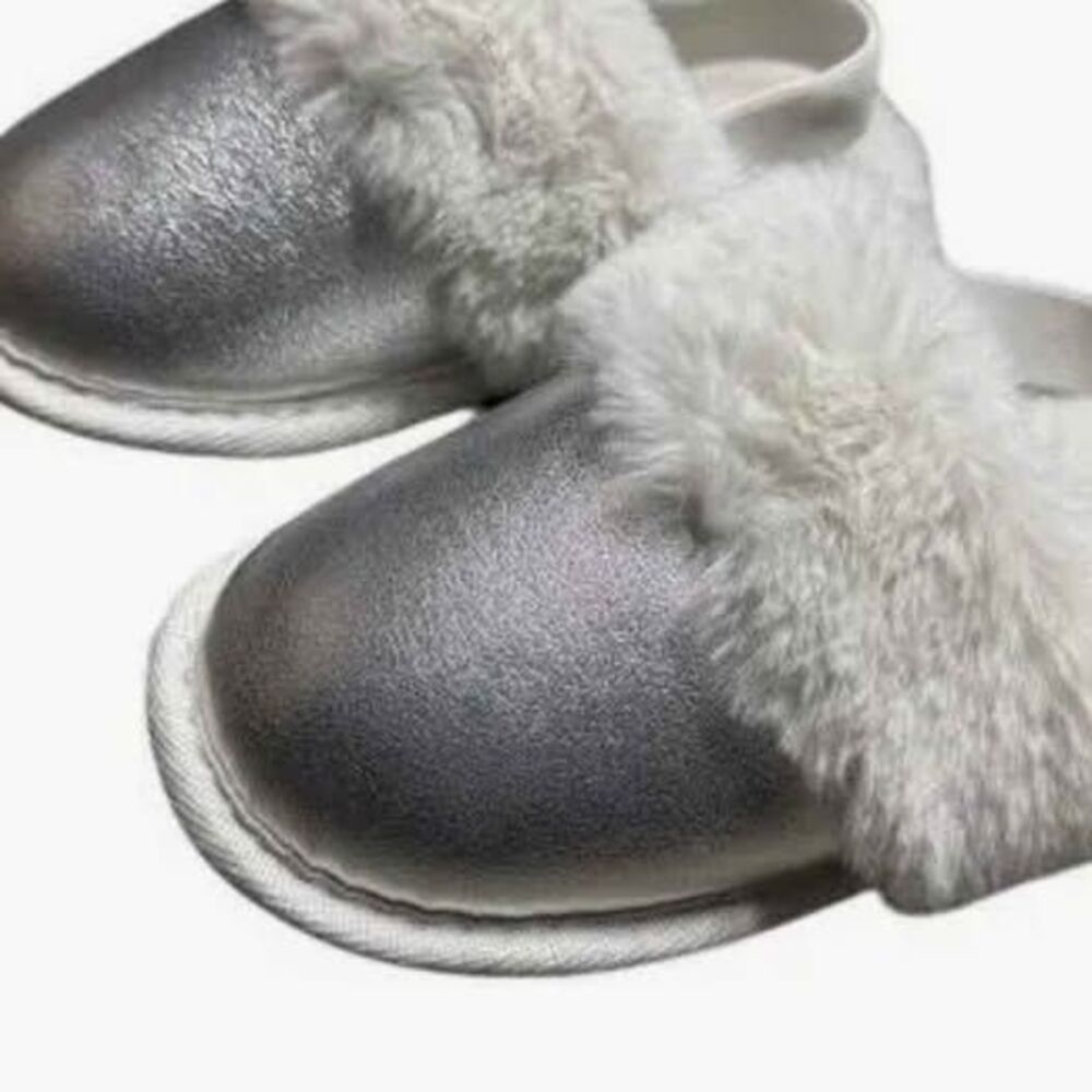 ✨ Cat & Jack Silver Girls Slippers – Size Medium (7/8) ✨